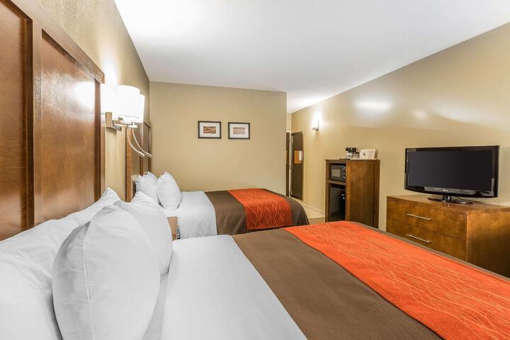 2 Queen Beds (1 of 7)