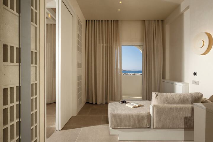 Room 33 of 61
