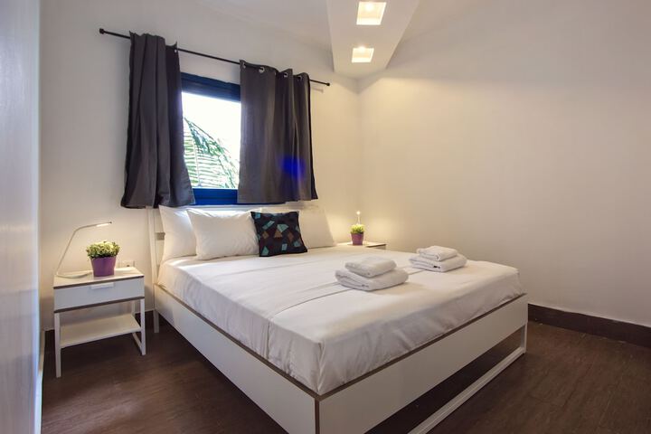 Room 5 of 90