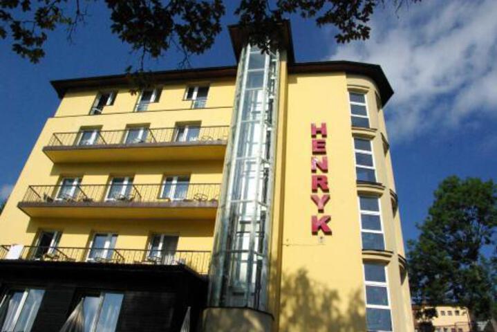 HOTEL HENRYK