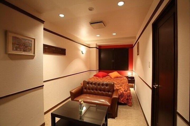 Room 11 of 36