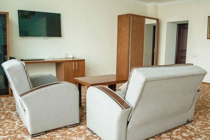 Room 3 of 44