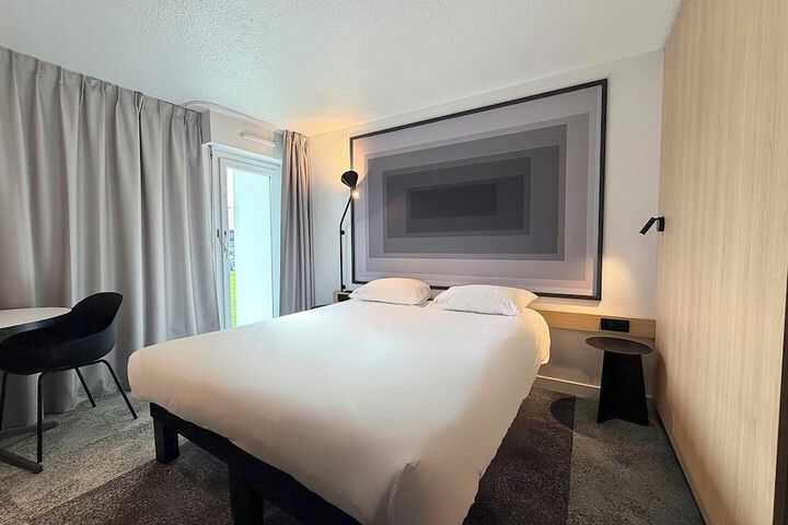 Room 16 of 132