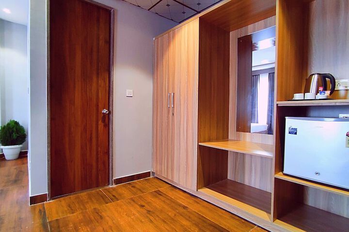 Room 27 of 102