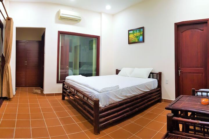 Room 2 of 53