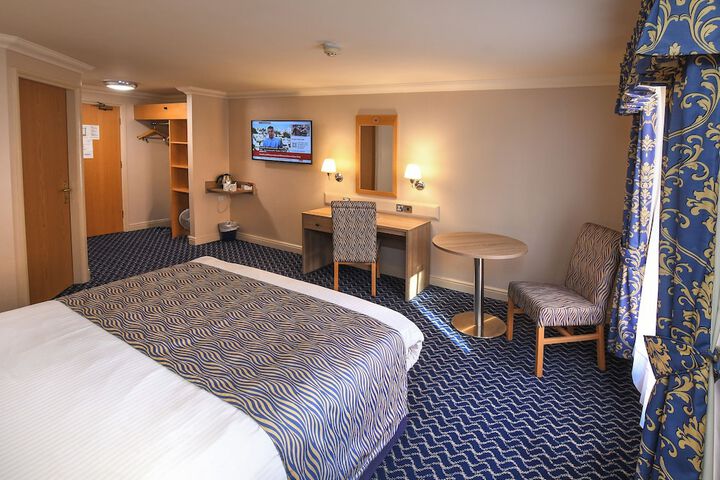 Room 35 of 216