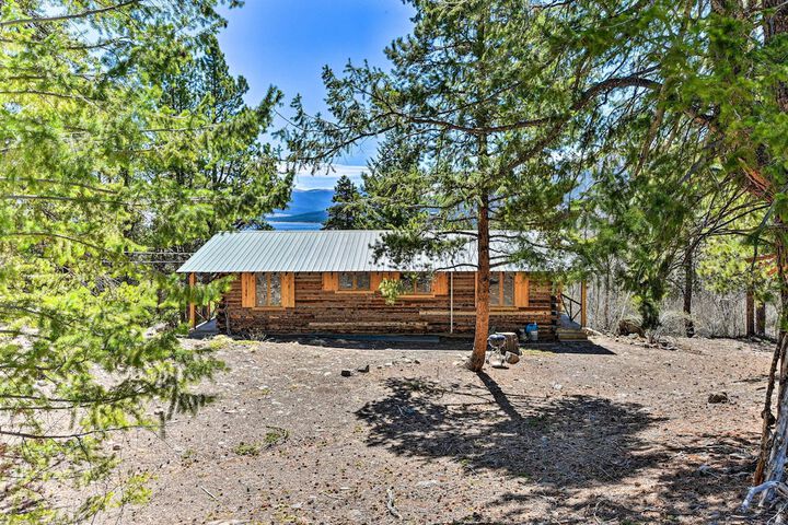 Idyllic Twin Lakes Escape w / Views of the Lakes