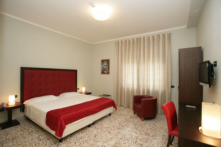 Room 10 of 31