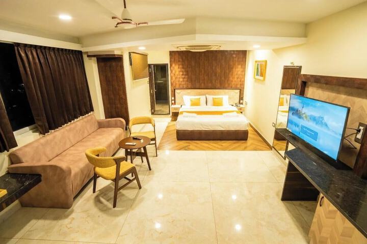 Room 52 of 136