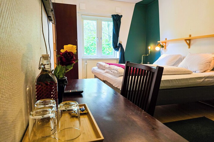 Room 10 of 77