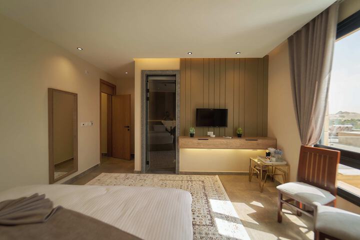Room 73 of 148