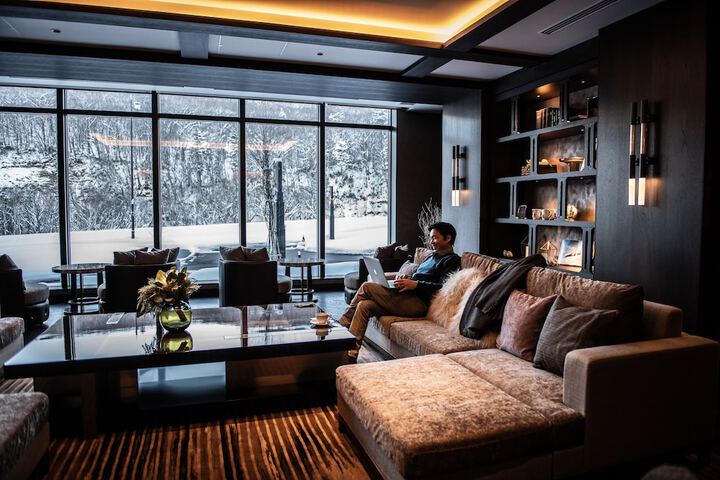 Lounge 109 of 122