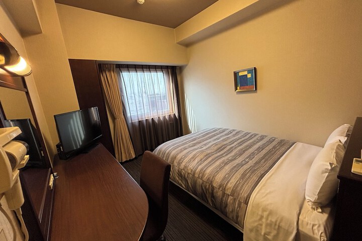 Room 4 of 26