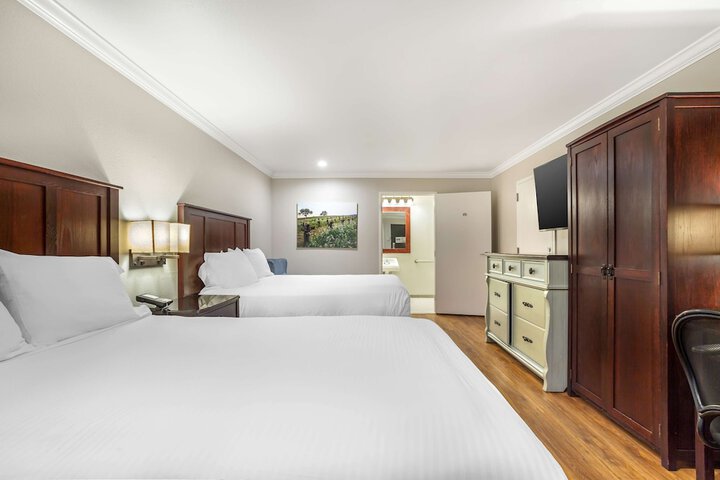 2 Queen Beds (4 of 17)