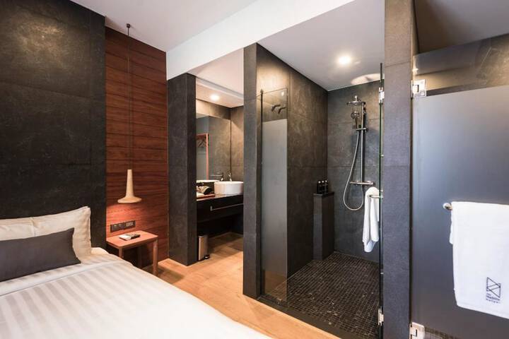 Room 33 of 67