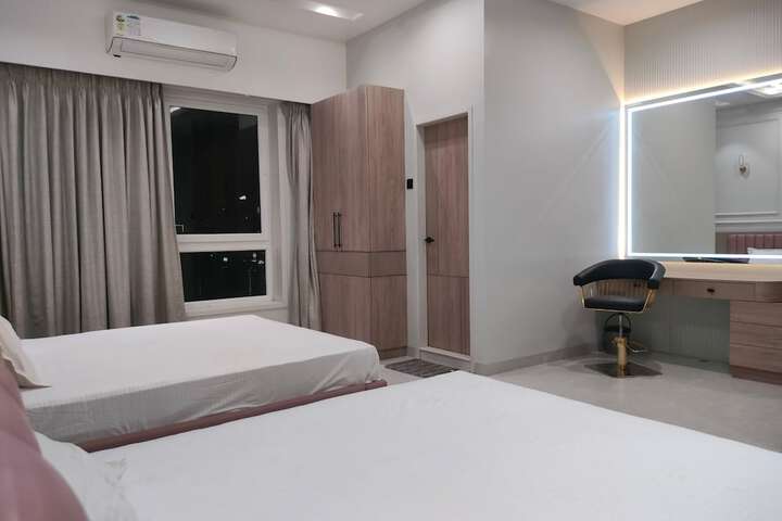 Room 4 of 11