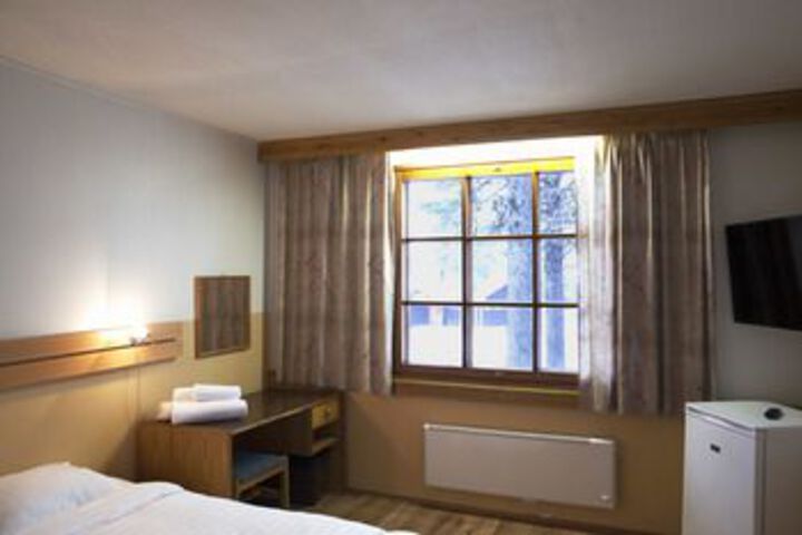 Room 6 of 10