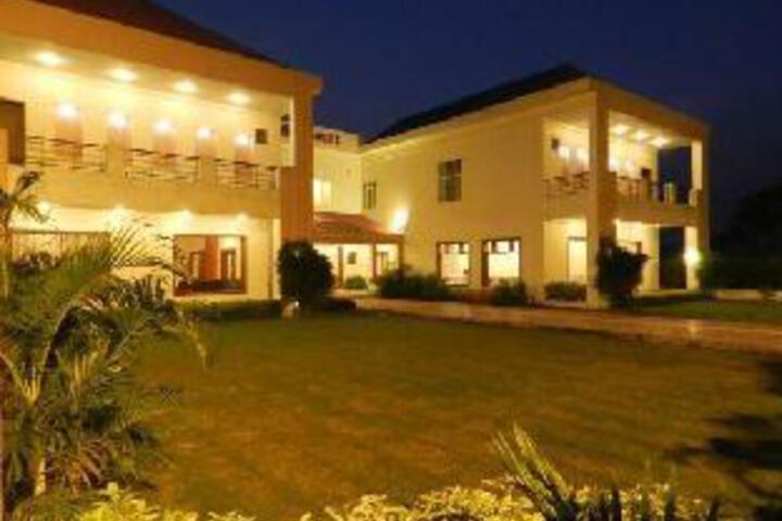 Hotel Garden Court