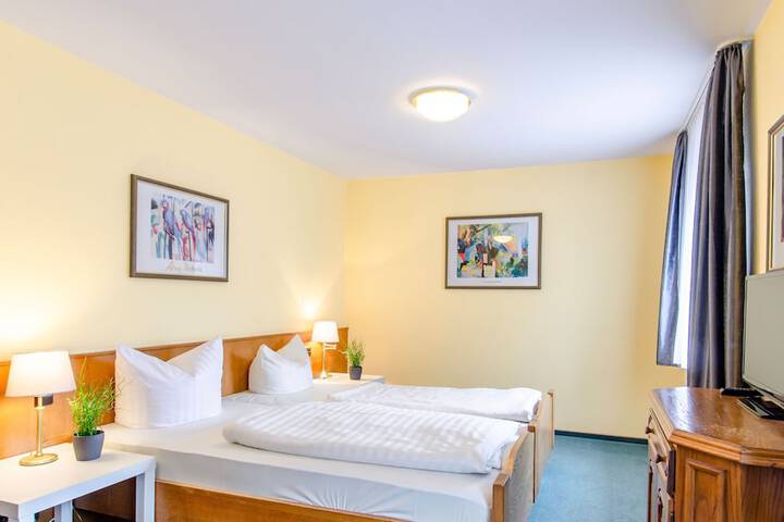 Room 15 of 33