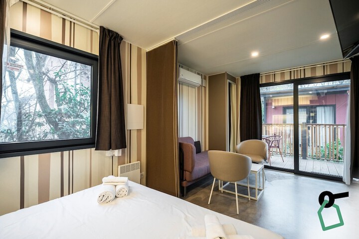 Room 10 of 42