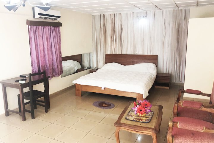 Room 7 of 13