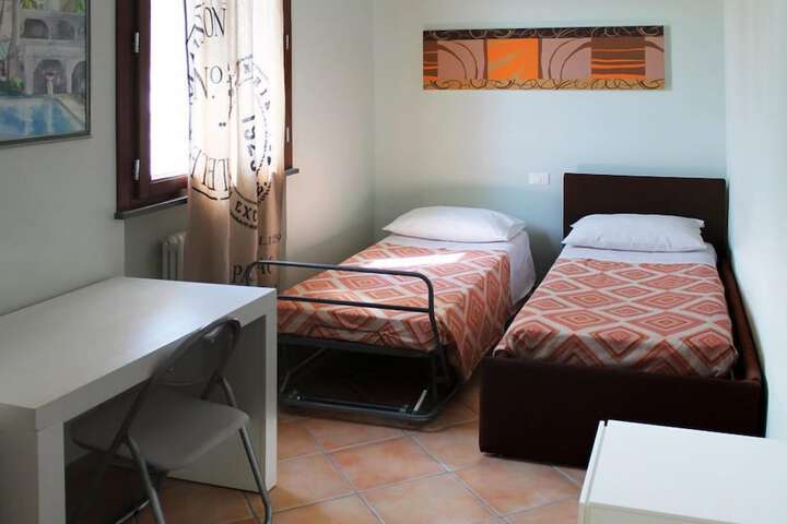 Room 5 of 32