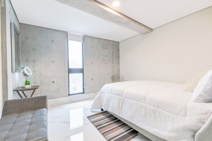 Room 5 of 169