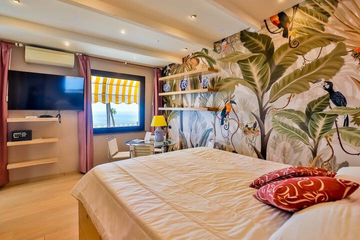 Room 28 of 131