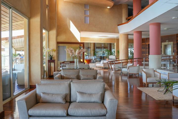 Guest Lobby