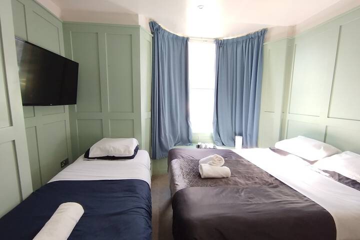 Room 4 of 52