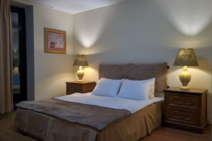 Room 9 of 29