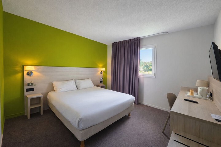 Room 9 of 30