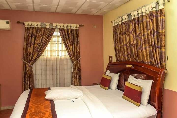 Room 9 of 31