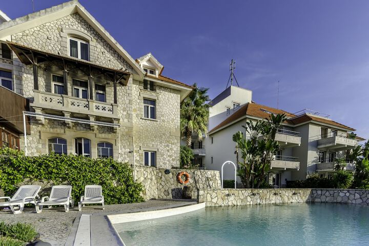 Hotel with Pool
