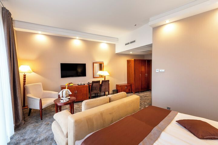 Room 6 of 39