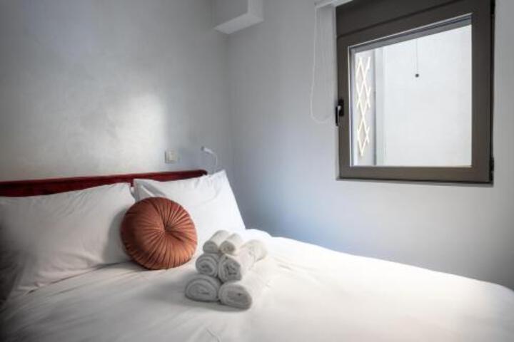 Room 4 of 38