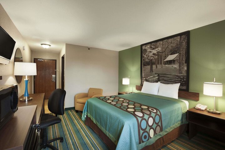 Room 10 of 17