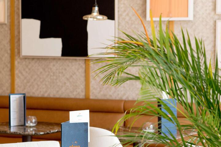 Lounge 150 of 256