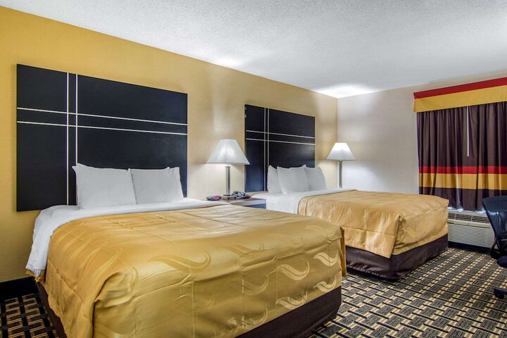 2 Queen Beds (4 of 7)