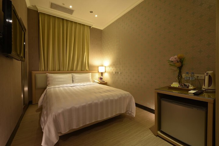 Room 9 of 51