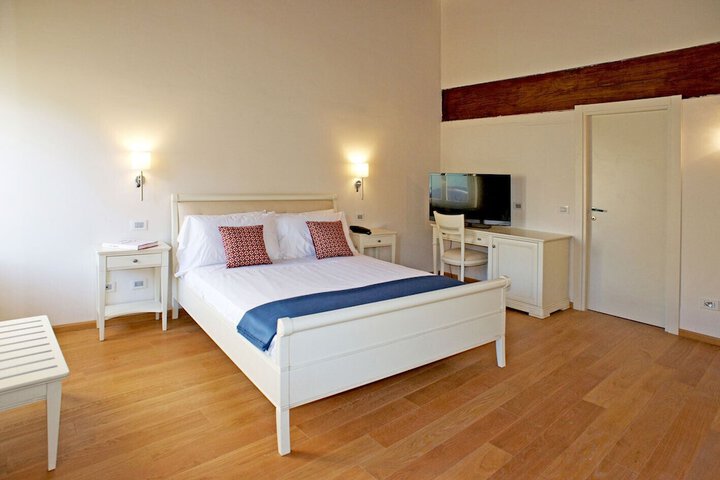 Room 5 of 84