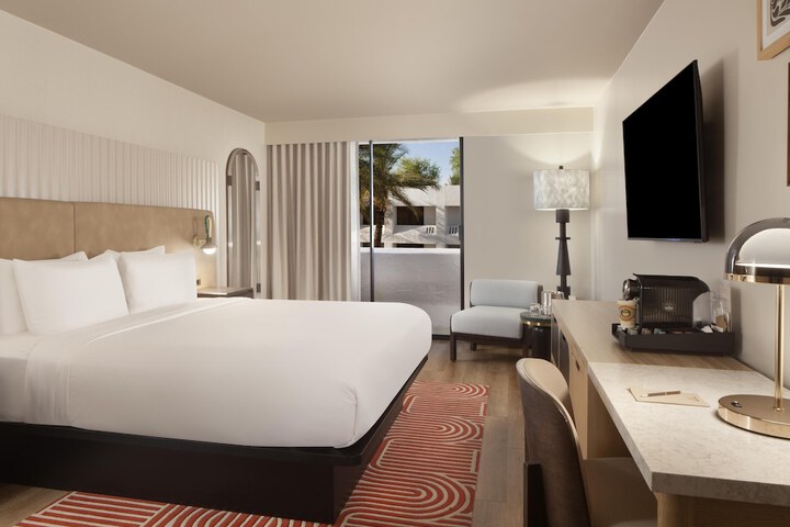 Room 33 of 64