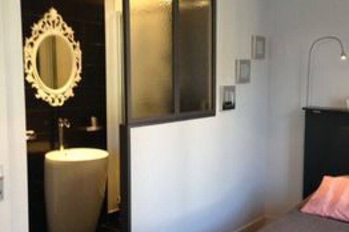 Room 8 of 27