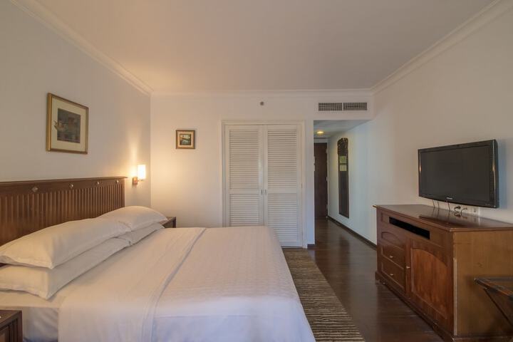 Room 4 of 103