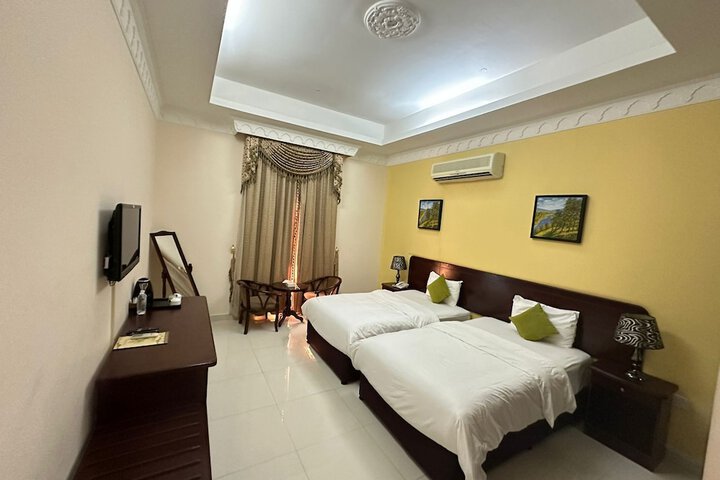 Room 6 of 30