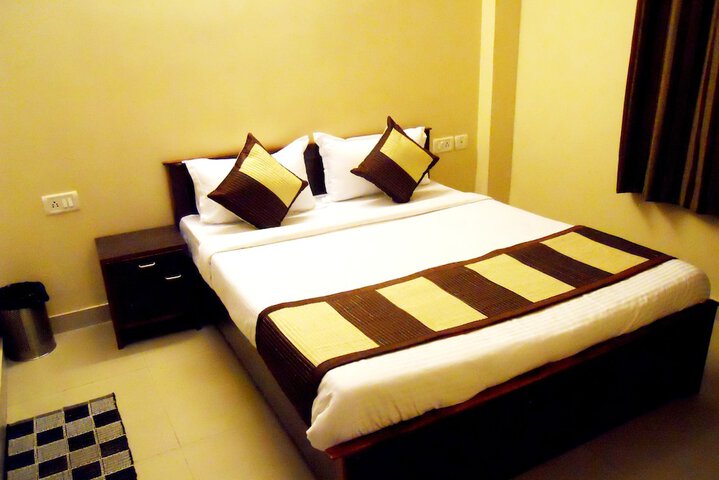 Room 2 of 7