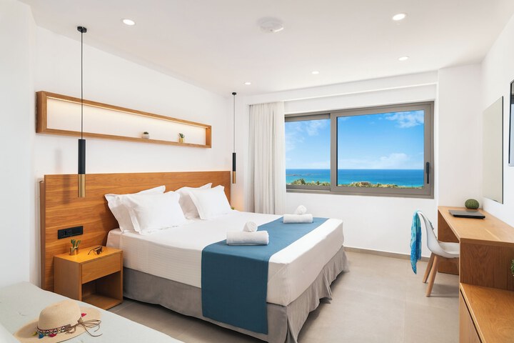 Room 4 of 72