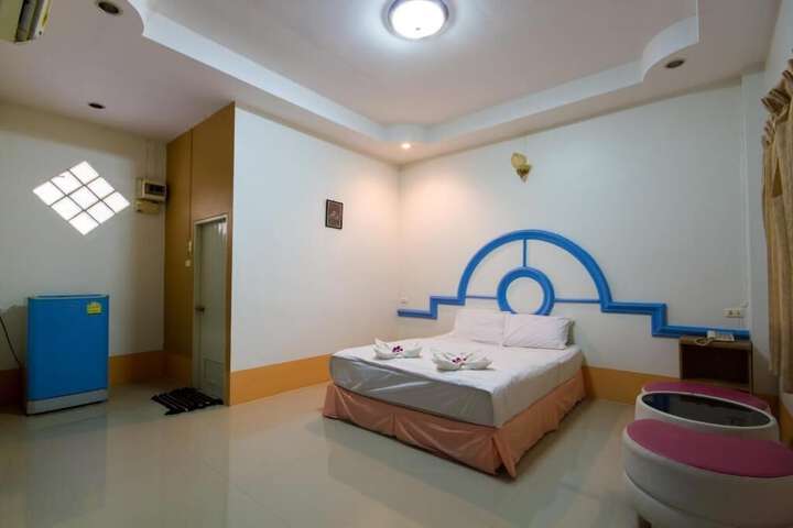 Room 16 of 39