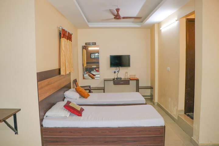 Room 8 of 50