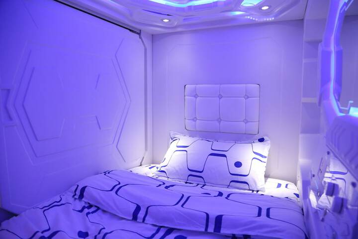 Room 6 of 11